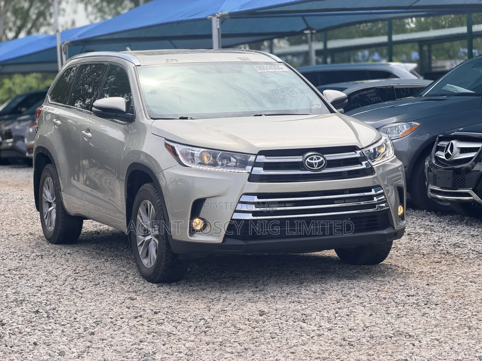 Toyota Highlander XLE V6 4x2 (3.5L 6cyl 6A) 2016 Gold