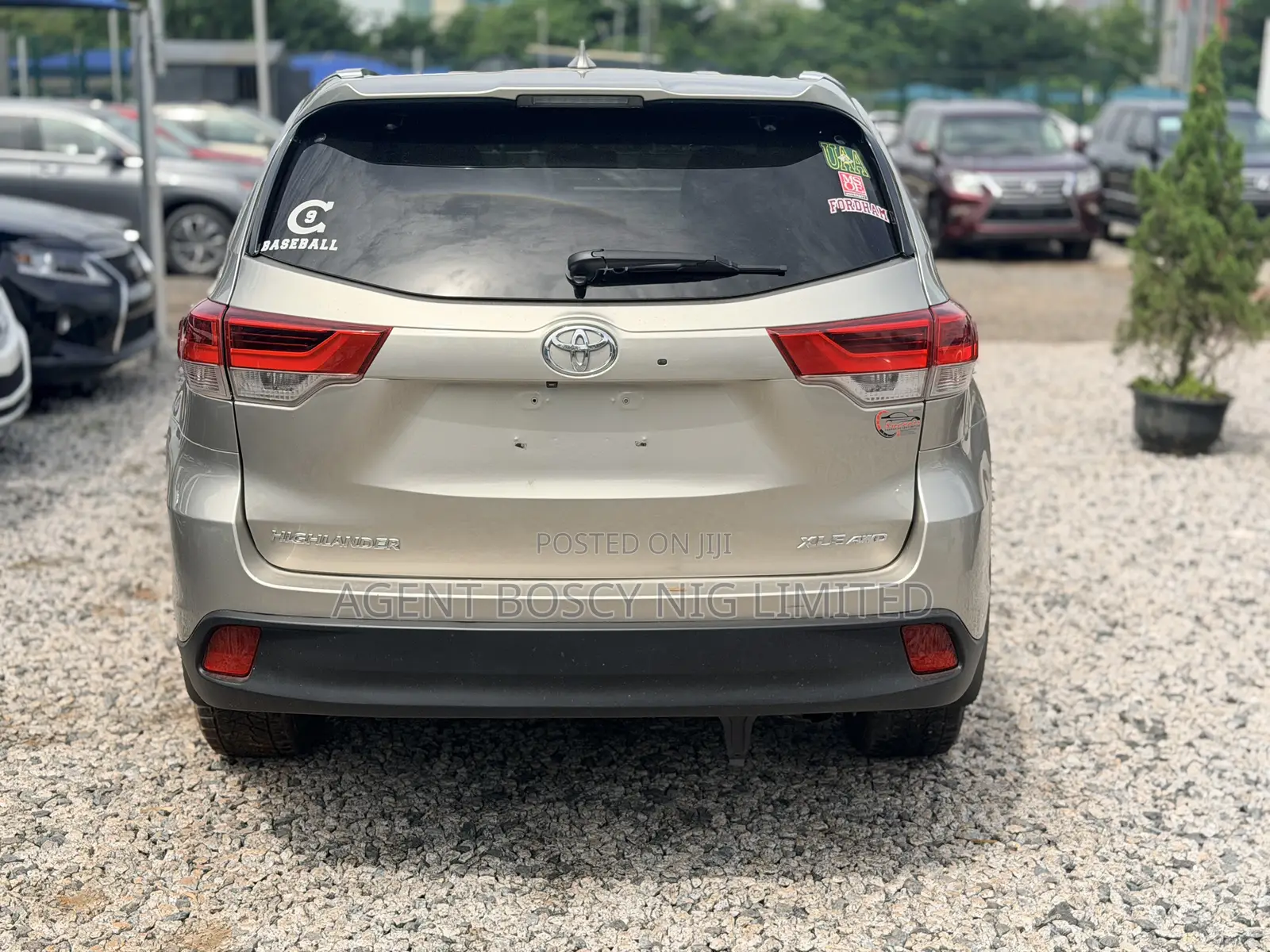 Toyota Highlander XLE V6 4x2 (3.5L 6cyl 6A) 2016 Gold
