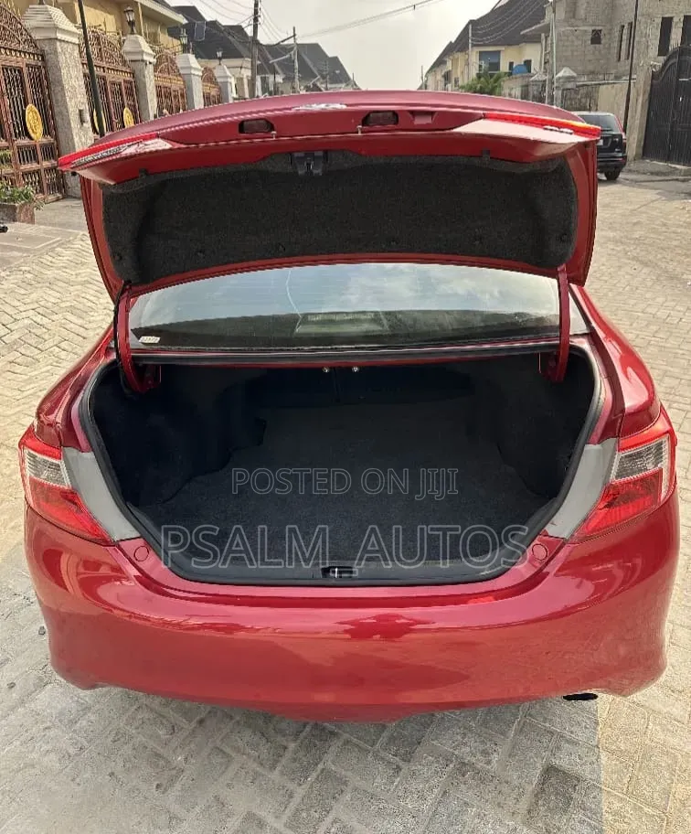 Toyota Camry SE 4dr Sedan (2.5L 4cyl 6A) 2013 Red