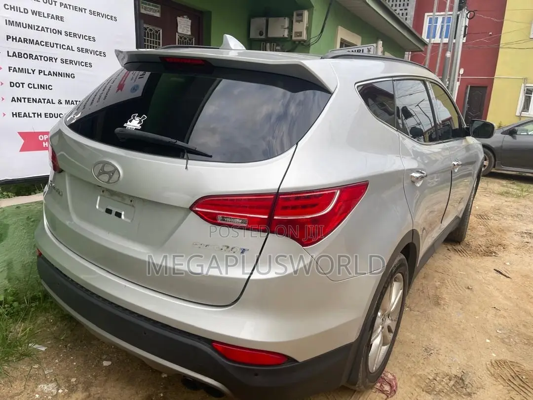 Hyundai Santa Fe GLS 4dr SUV AWD (3.3L 6cyl 6A) 2014 Silver