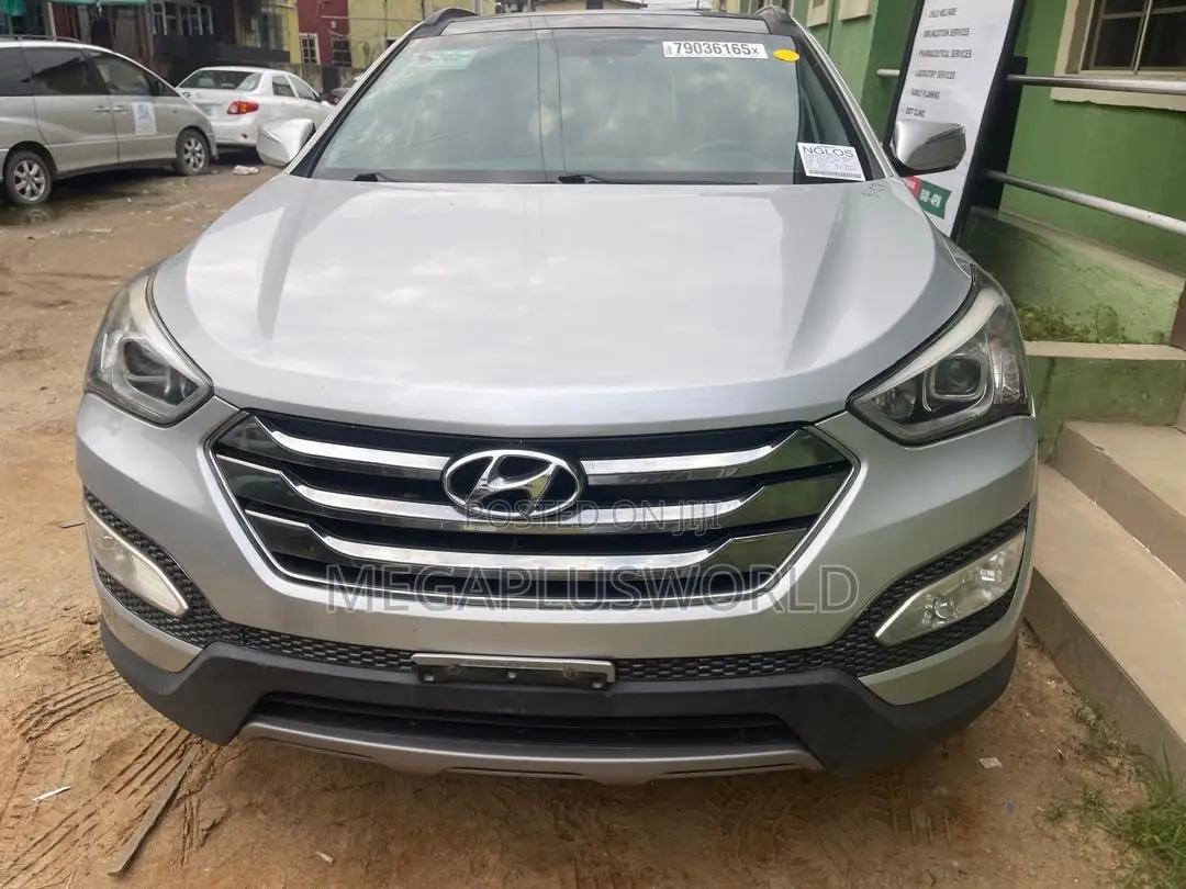 Hyundai Santa Fe GLS 4dr SUV AWD (3.3L 6cyl 6A) 2014 Silver