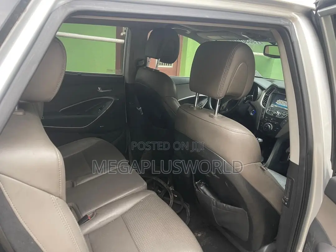Hyundai Santa Fe GLS 4dr SUV AWD (3.3L 6cyl 6A) 2014 Silver