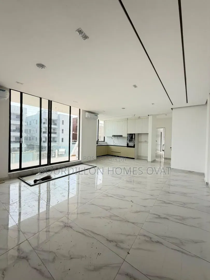 2bdrm Apartment in Lekki Phase 1 Lagos for sale