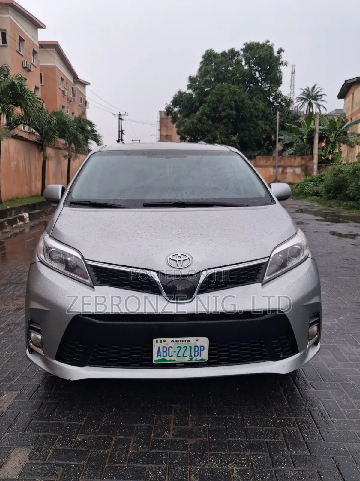 Toyota Sienna 2012 Silver