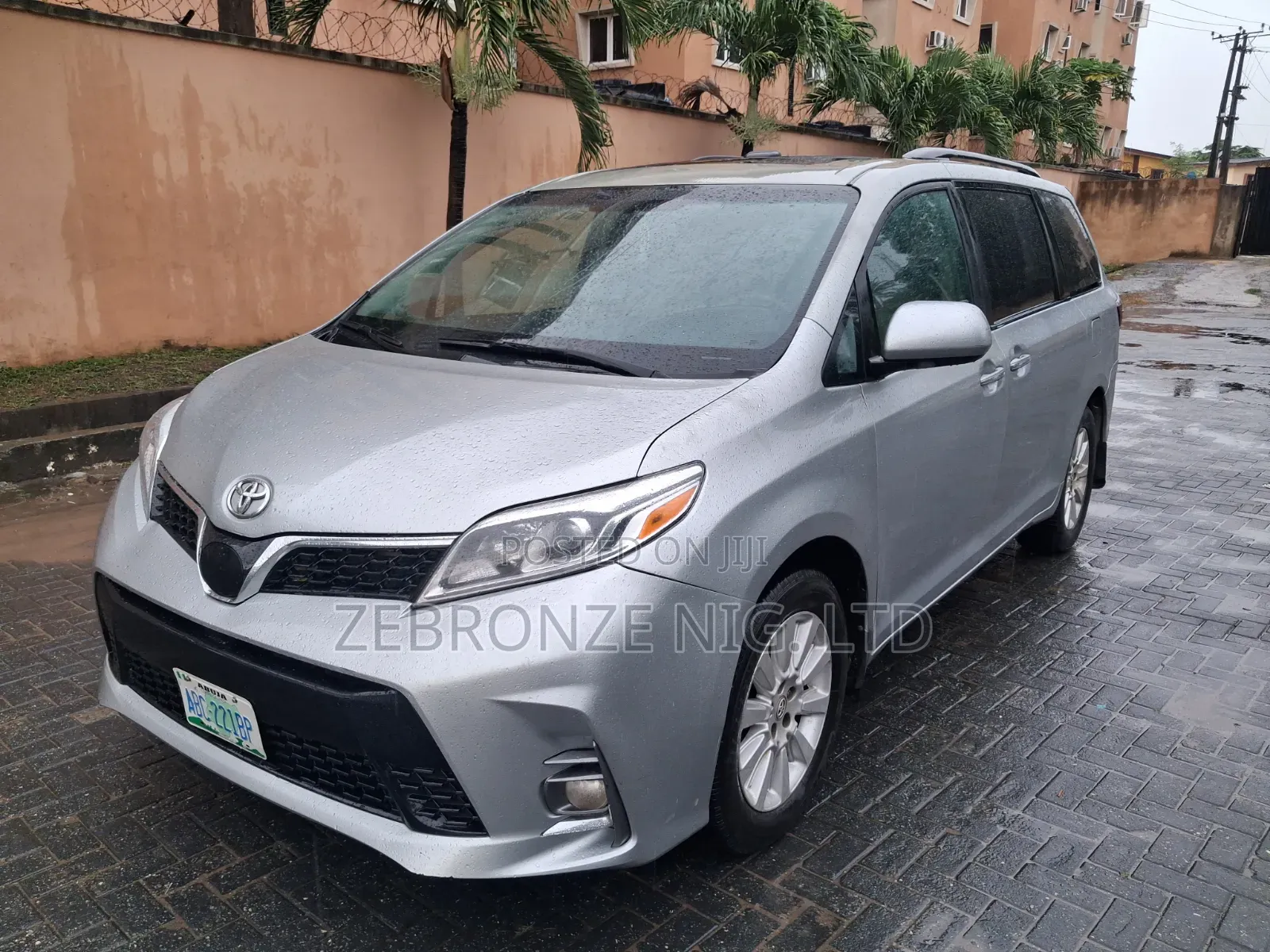Toyota Sienna 2012 Silver