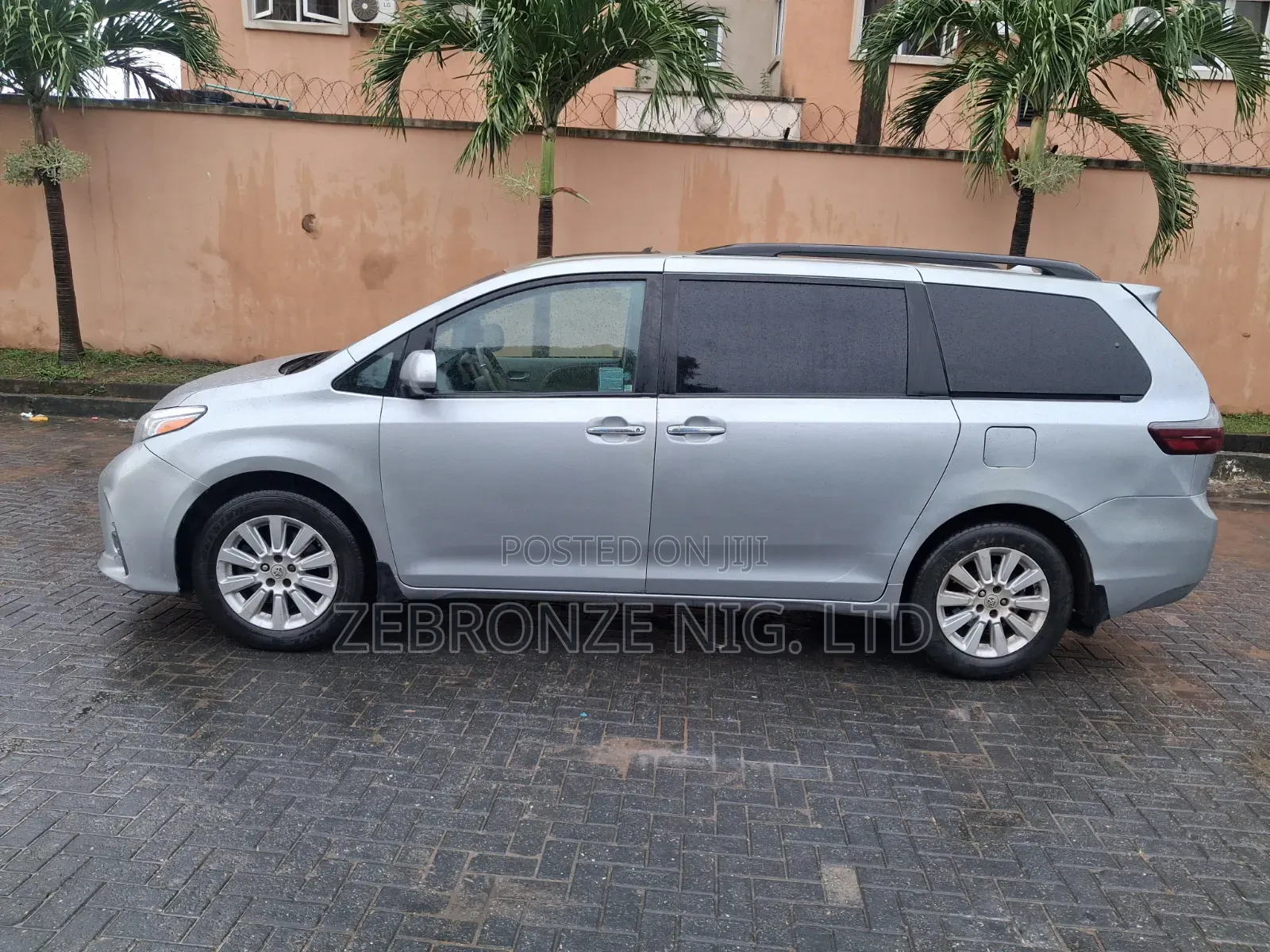 Toyota Sienna 2012 Silver