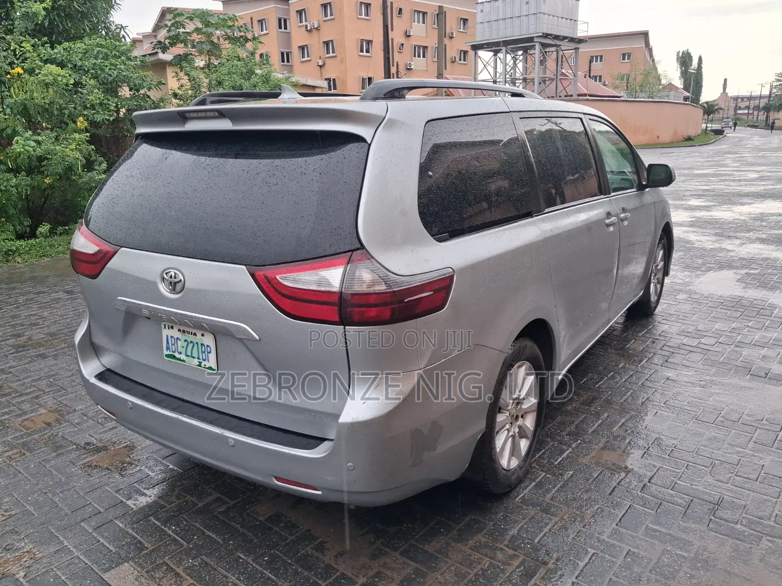 Toyota Sienna 2012 Silver