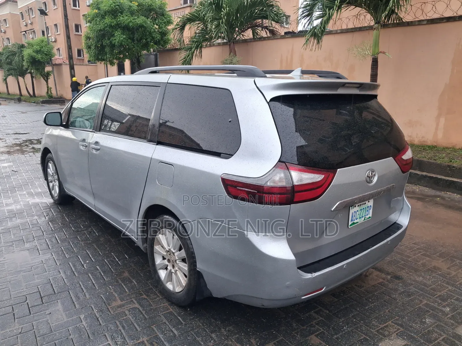 Toyota Sienna 2012 Silver