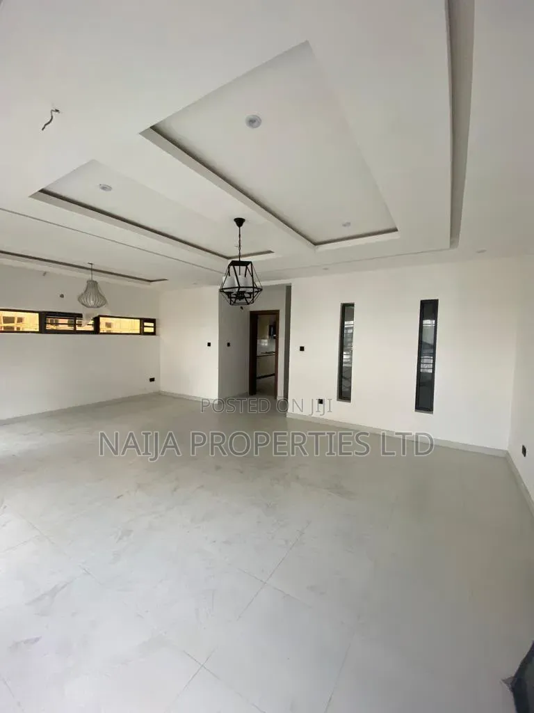 4bdrm Townhouse / Terrace in Ologolo for rent