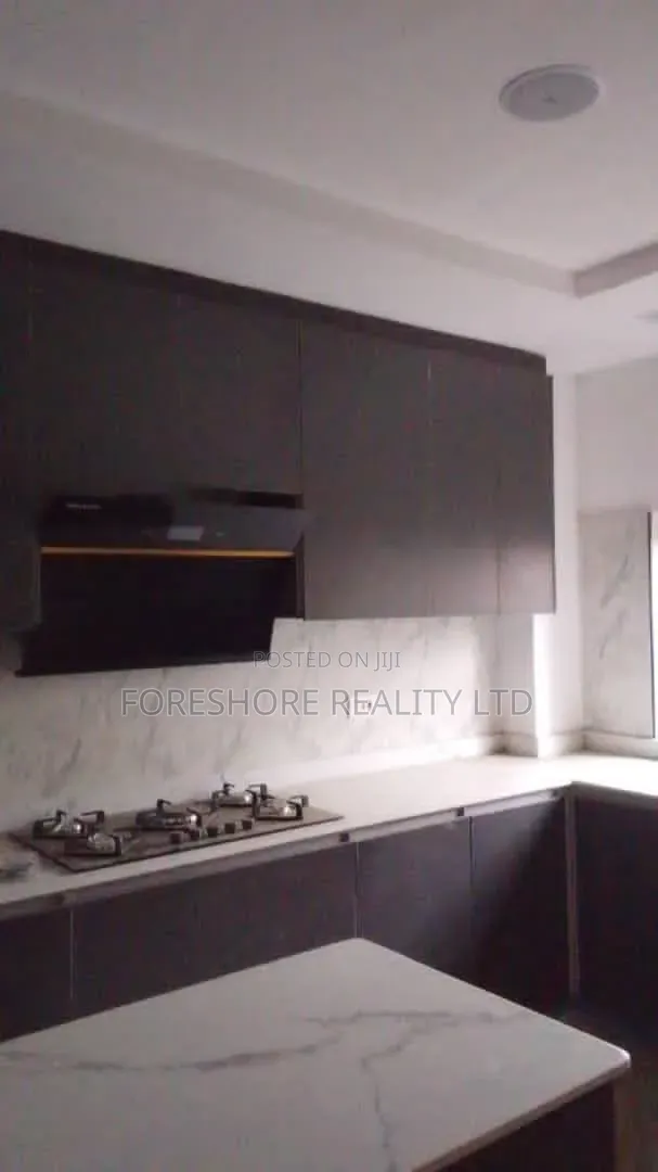 3bdrm Block of Flats in Toyin Street for sale