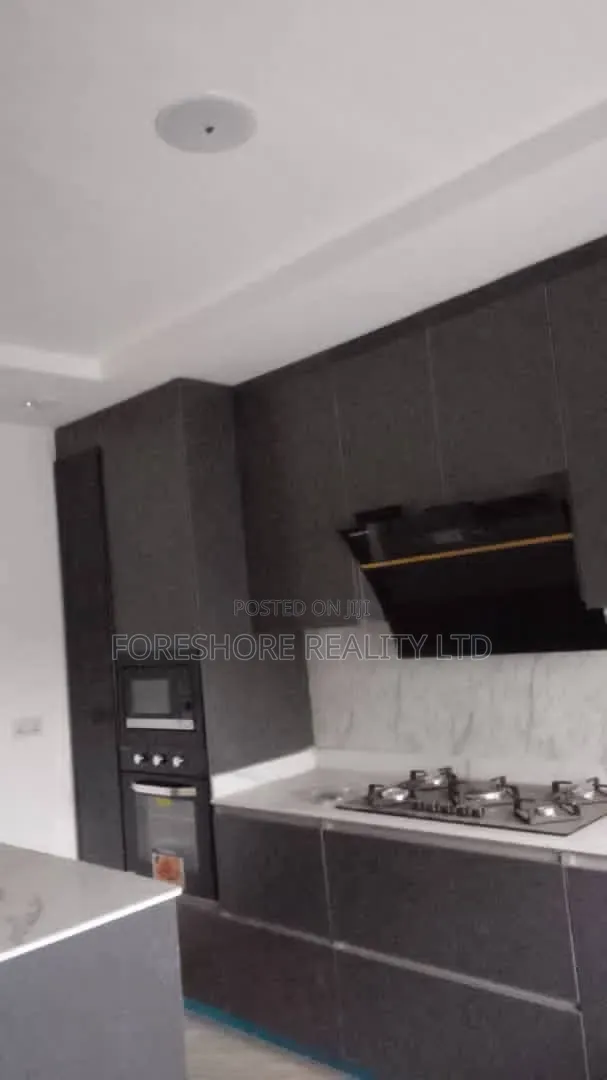 3bdrm Block of Flats in Toyin Street for sale