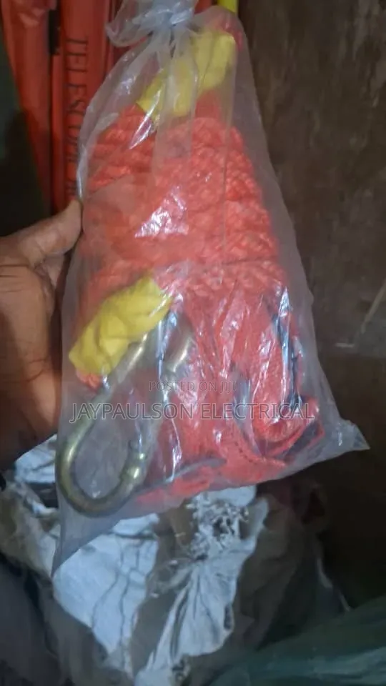 Safety Harness Belt With an Adjustable Lanyard