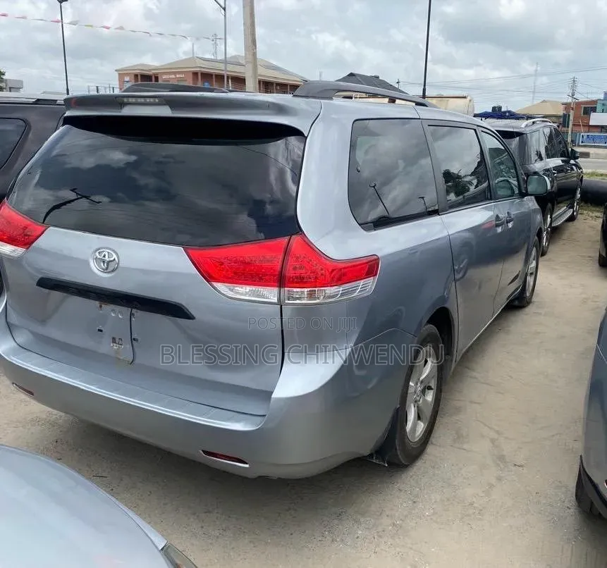 Toyota Sienna LE 7 Passenger 2012 Gray