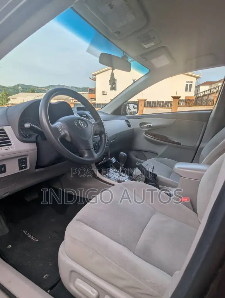 Toyota Corolla 2011 Gray