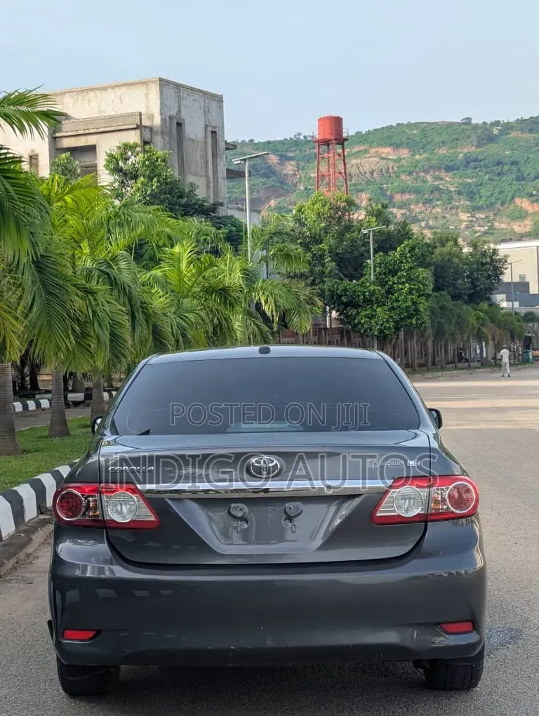 Toyota Corolla 2011 Gray