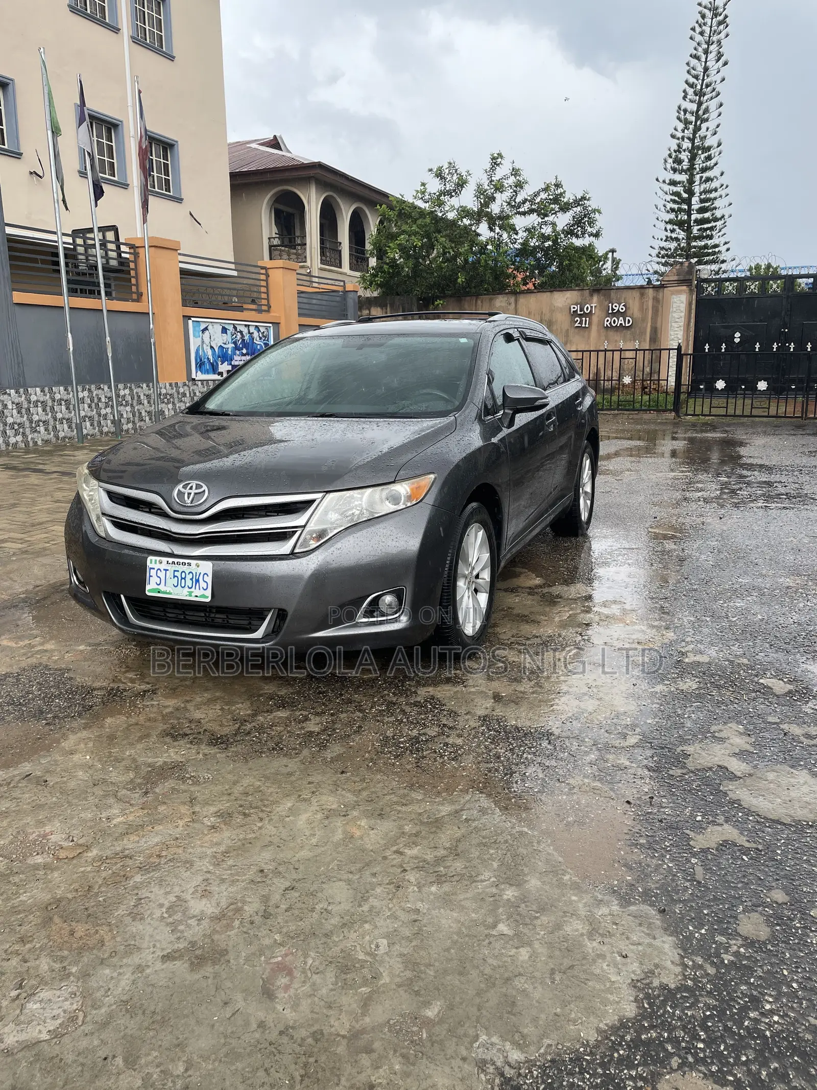 Toyota Venza LE 2012 Gray