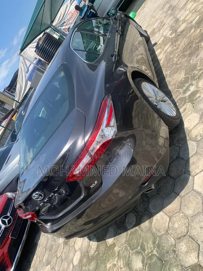 Toyota Camry 2018 Gray