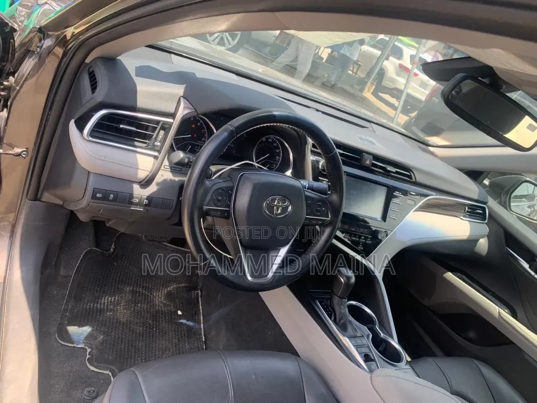 Toyota Camry 2018 Gray