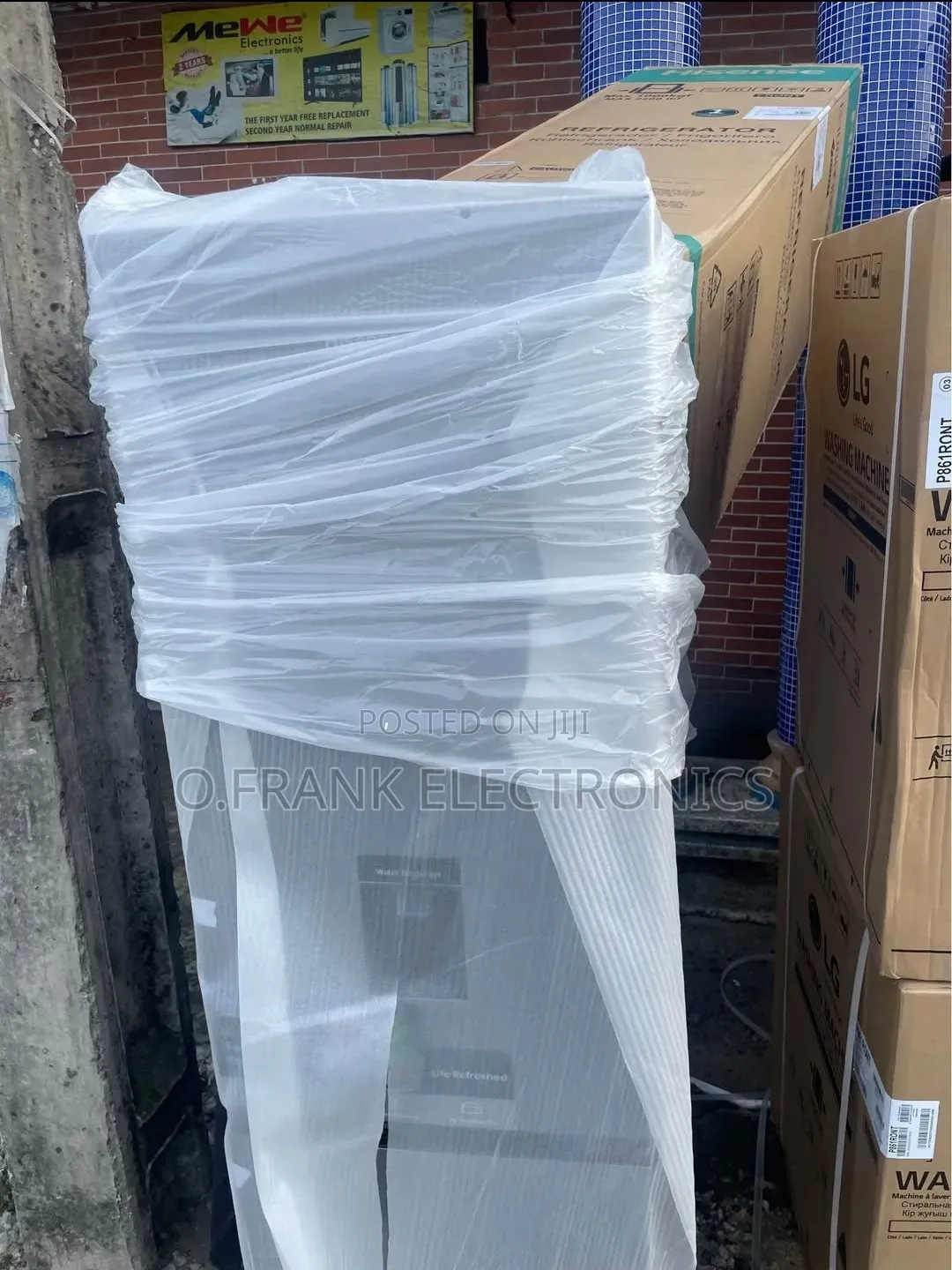 Hisense Bottom Freezer Fridge With Dispenser