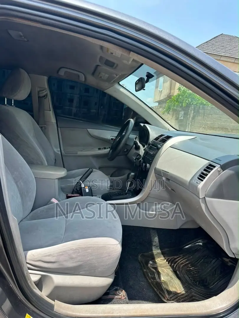 Toyota Corolla 2009 Gray