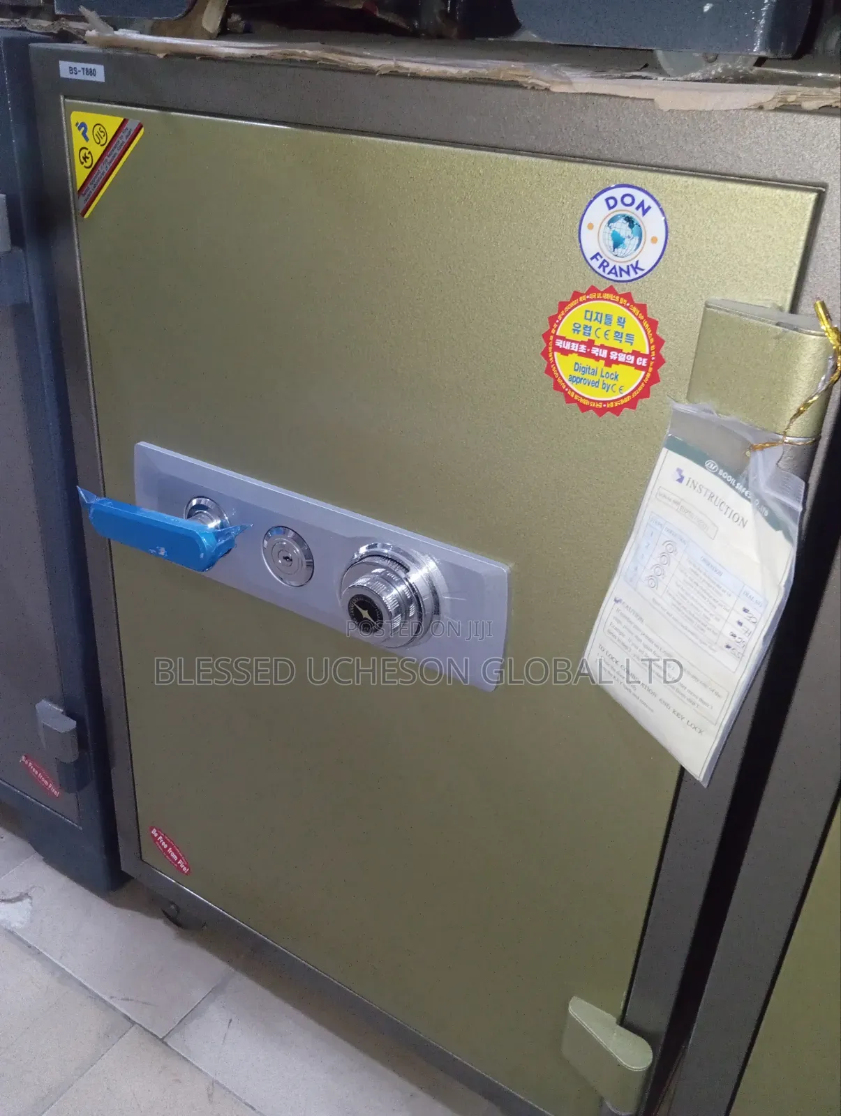 Heavy-Duty Fireproof Safe With a Mechanical Combination Lock.