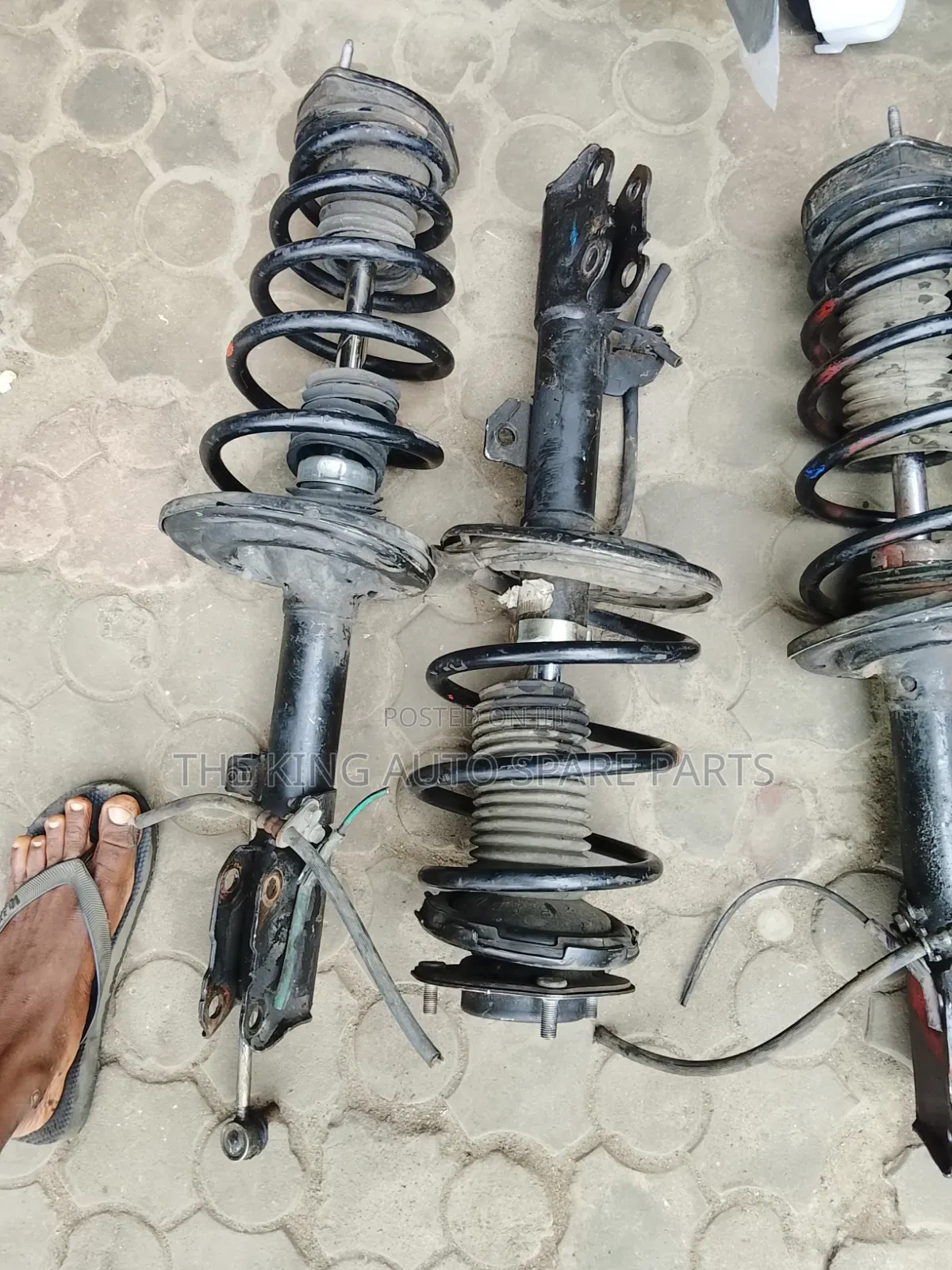 Toyota Camry Complete the 4 Shock With the Spring Camry 07/010 Model