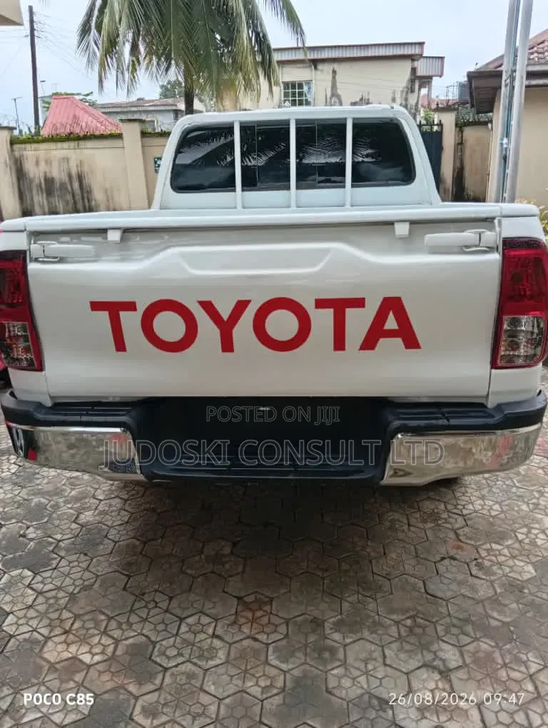 Toyota Hilux 2018 White