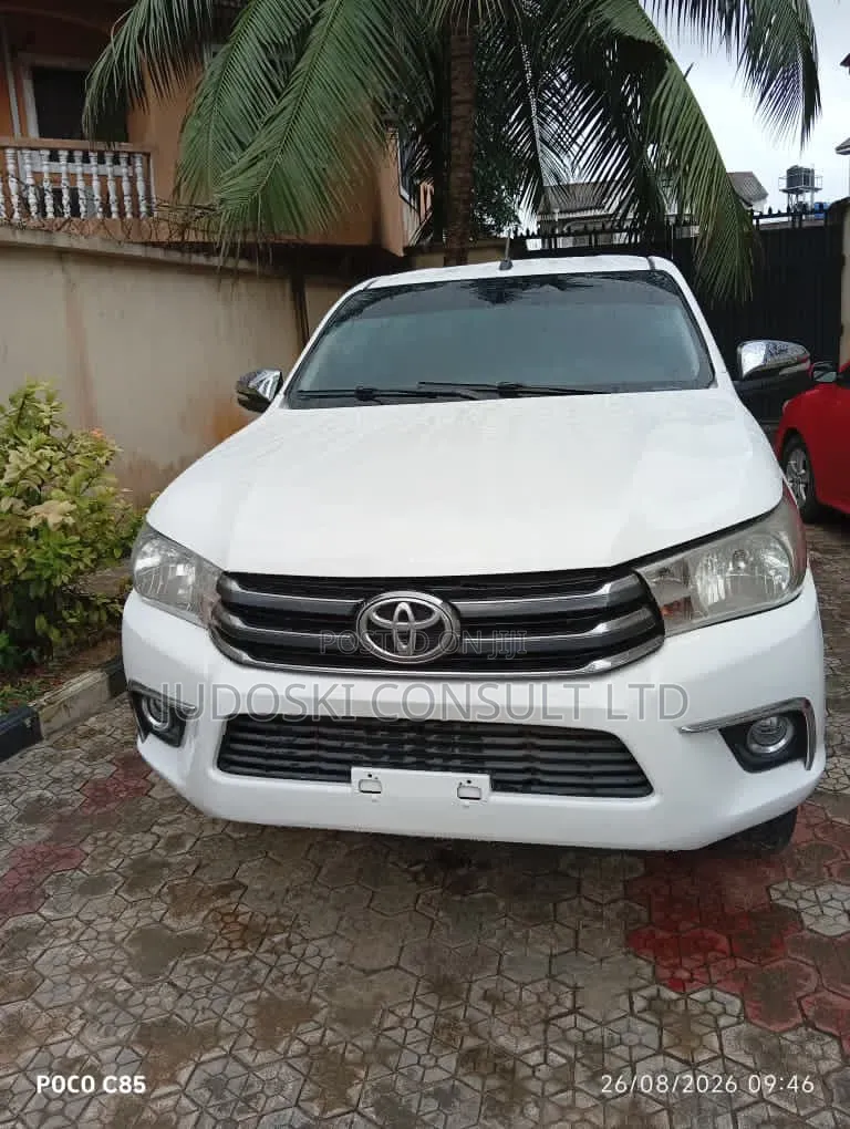 Toyota Hilux 2018 White