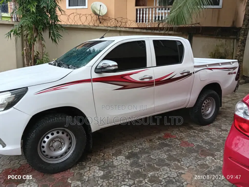 Toyota Hilux 2018 White