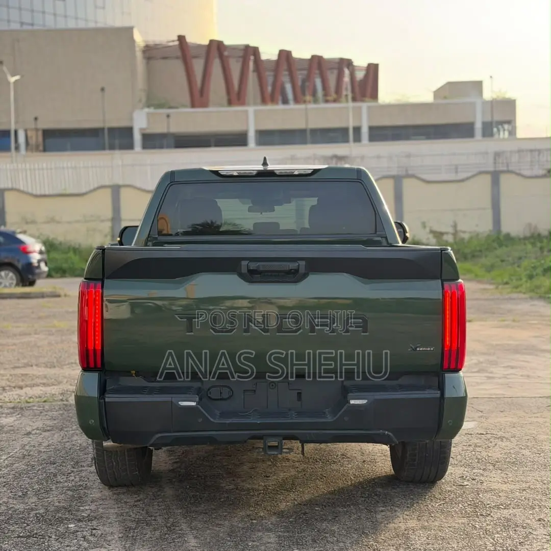 Toyota Tundra 2023 Gray