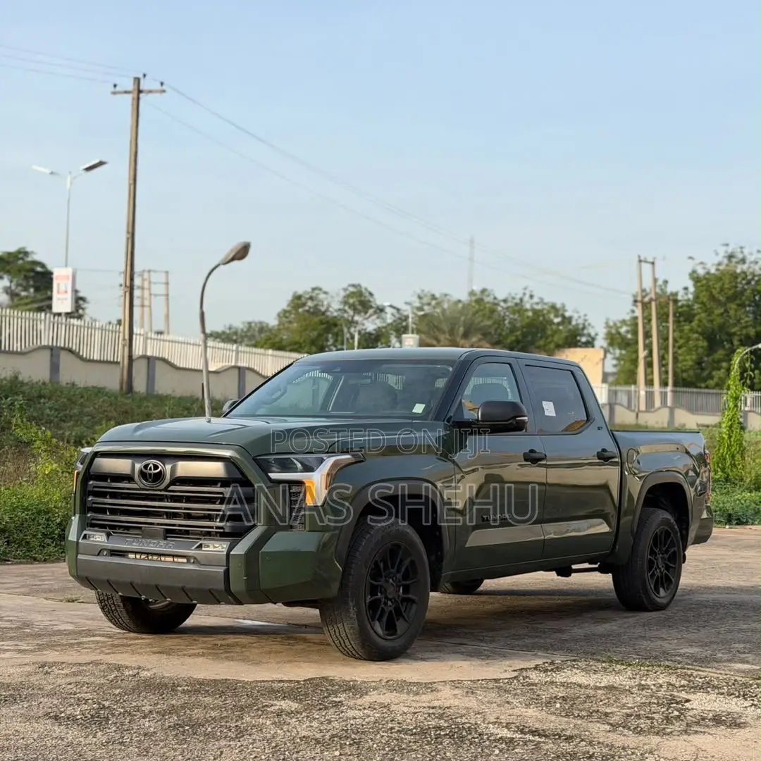 Toyota Tundra 2023 Gray