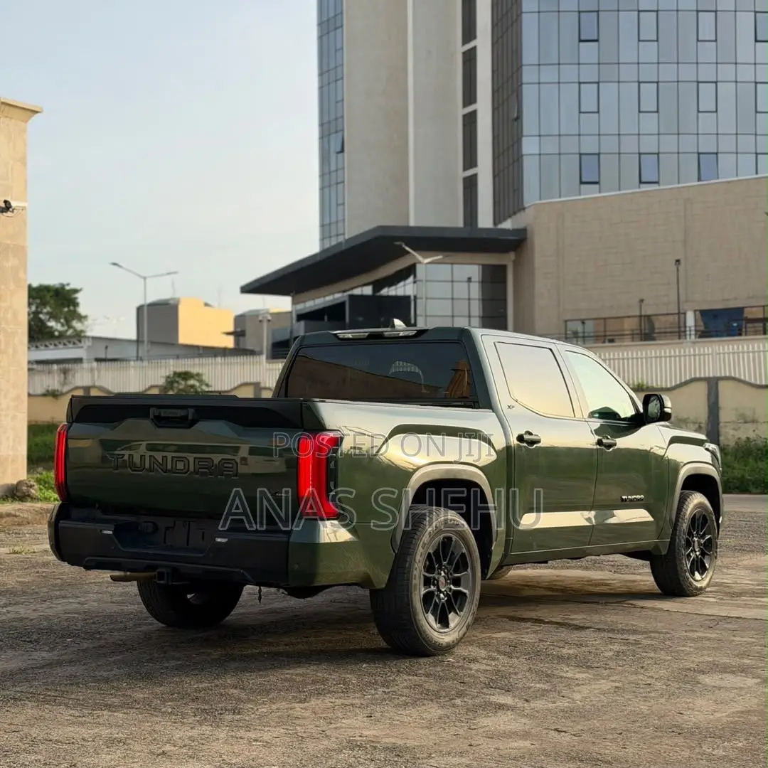 Toyota Tundra 2023 Gray