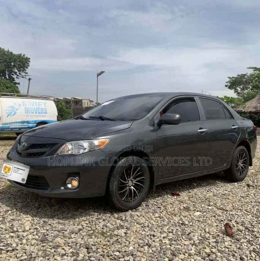 Toyota Corolla LE 4dr Sedan (1.8L 4cyl 4A) 2010 Gray