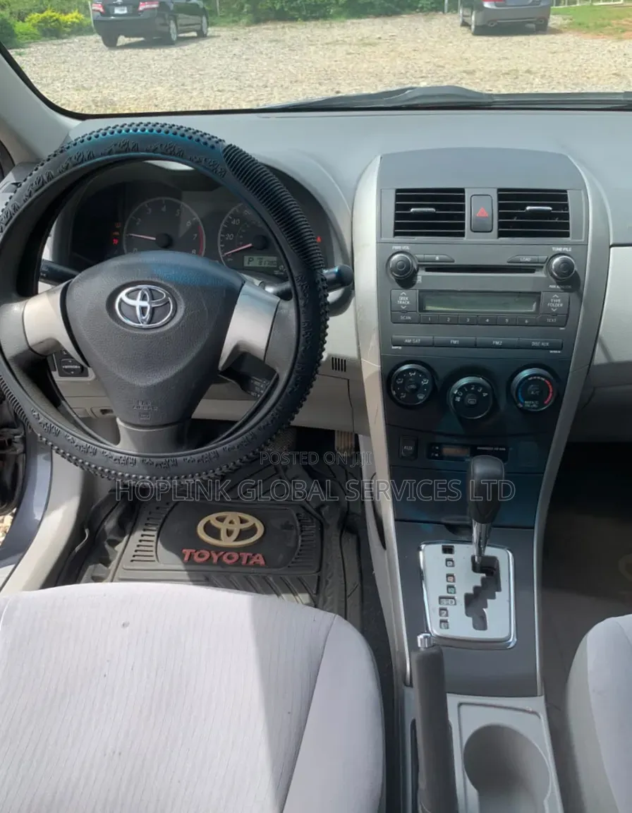 Toyota Corolla LE 4dr Sedan (1.8L 4cyl 4A) 2010 Gray