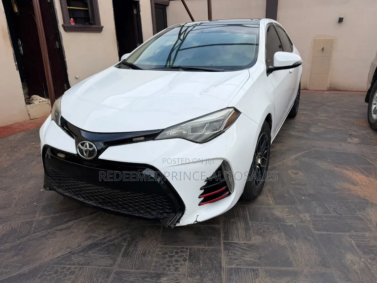Toyota Corolla LE 4dr Sedan (1.8L 4cyl CVT) 2016 White