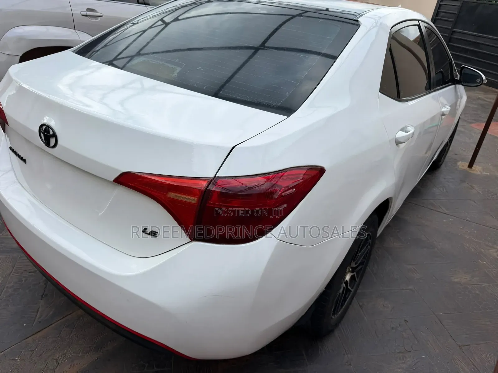 Toyota Corolla LE 4dr Sedan (1.8L 4cyl CVT) 2016 White