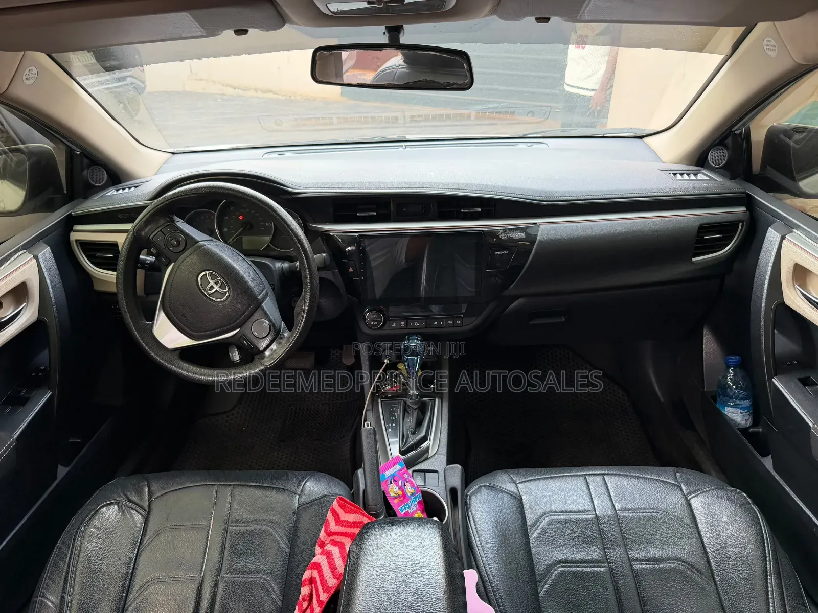 Toyota Corolla LE 4dr Sedan (1.8L 4cyl CVT) 2016 White