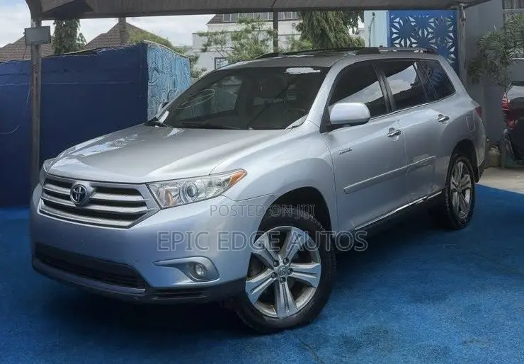 Toyota Highlander Limited 3.5l 4WD 2013 Silver