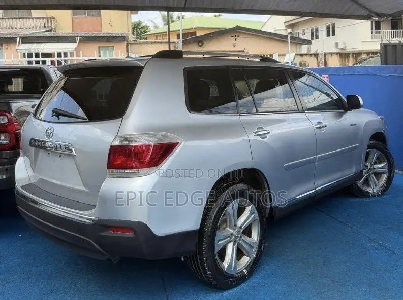 Toyota Highlander Limited 3.5l 4WD 2013 Silver