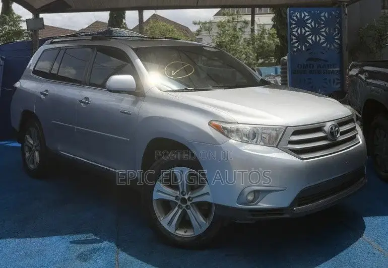 Toyota Highlander Limited 3.5l 4WD 2013 Silver