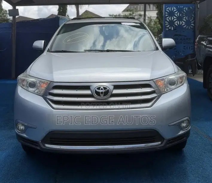 Toyota Highlander Limited 3.5l 4WD 2013 Silver