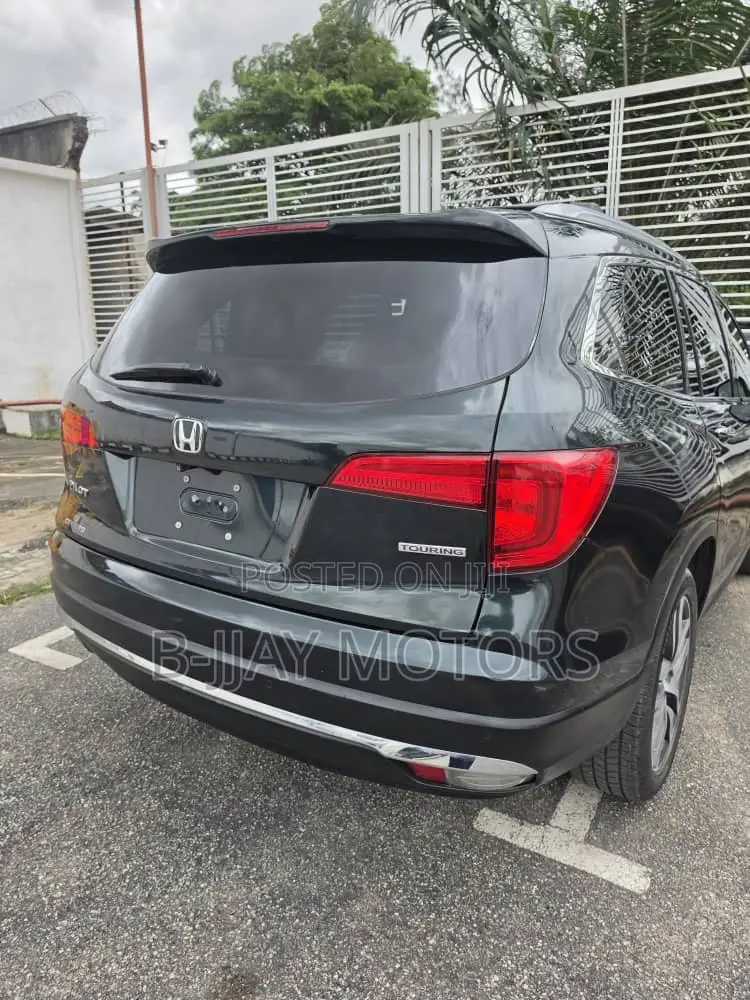 Honda CR-V Touring 4dr SUV (1.5L 4cyl CVT) 2017 Black