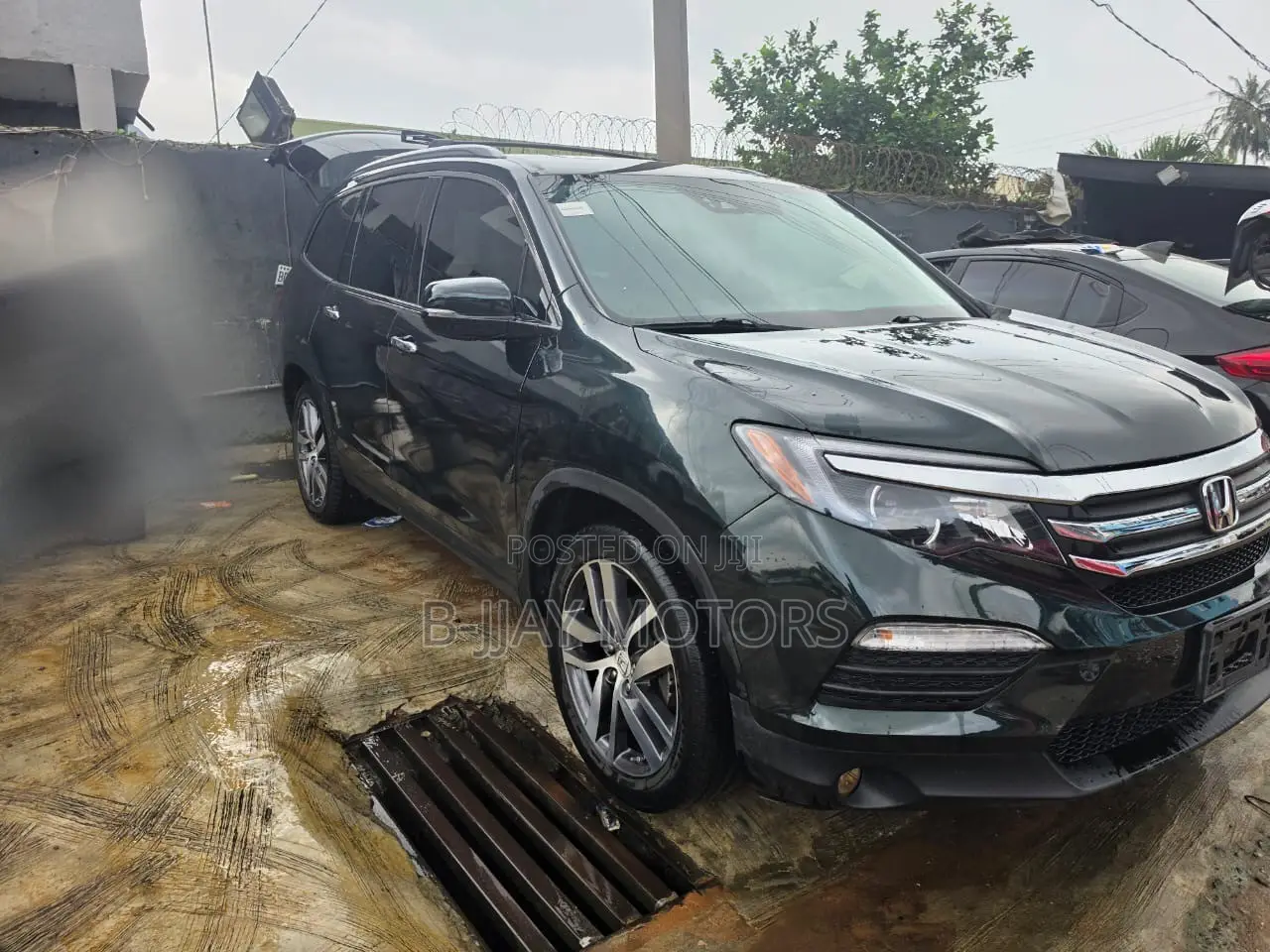 Honda CR-V Touring 4dr SUV (1.5L 4cyl CVT) 2017 Black