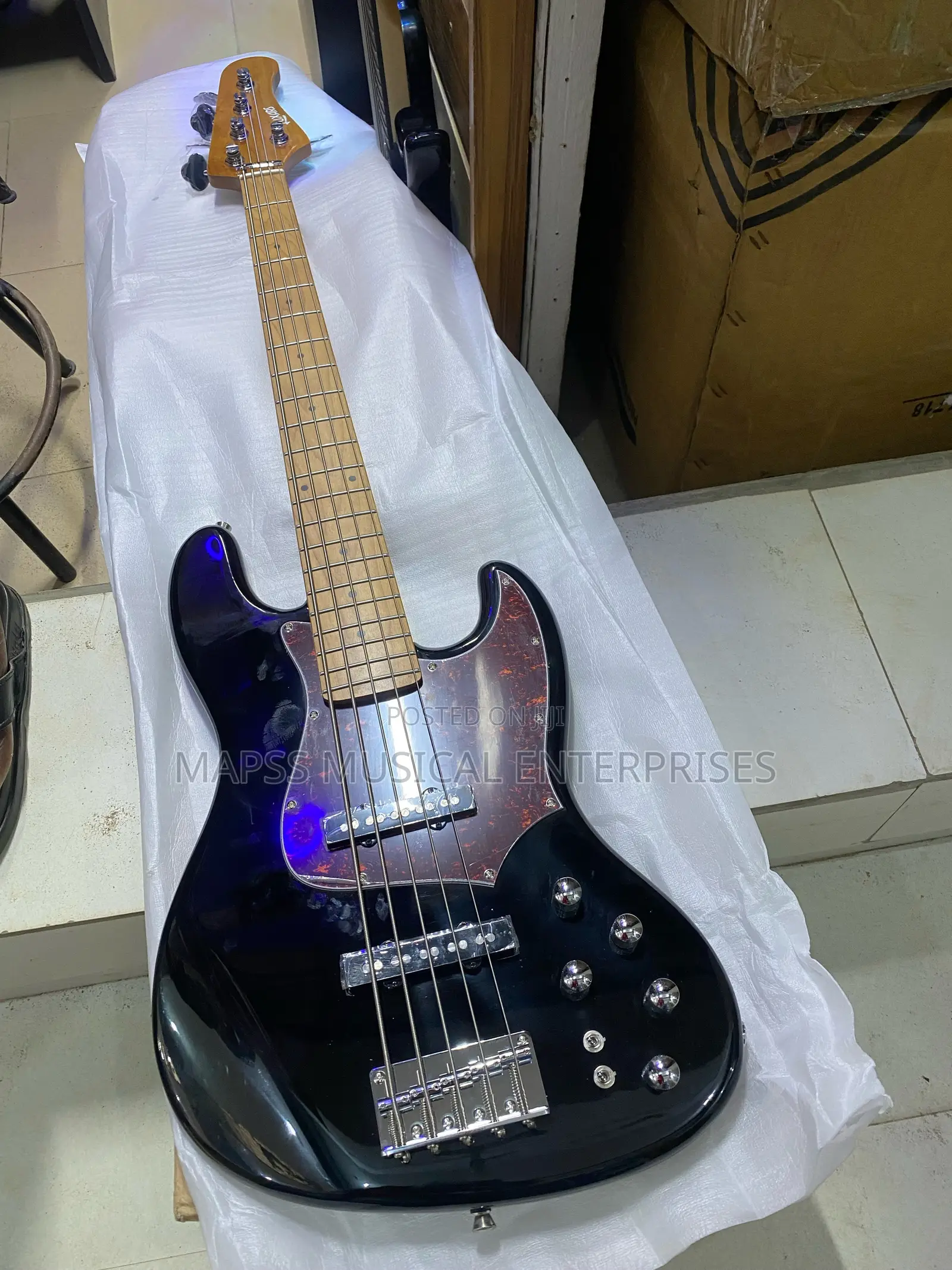 Luxars Five String Active Electric Bass Guitar