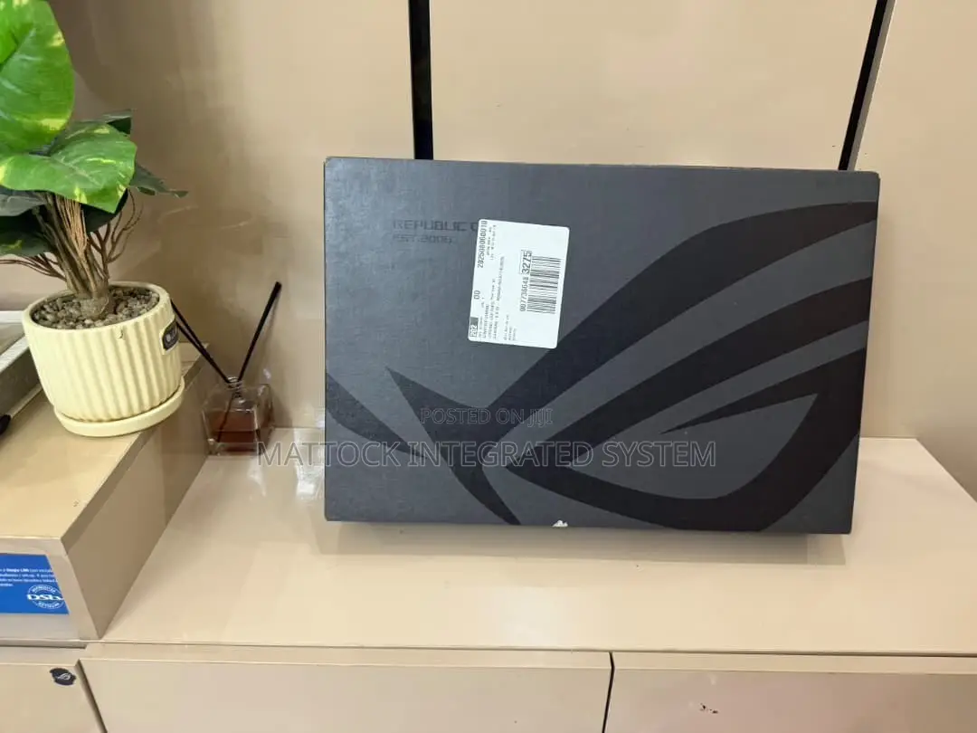 Laptop Asus ROG Zephyrus G14 16GB AMD Ryzen 9 SSD 1T