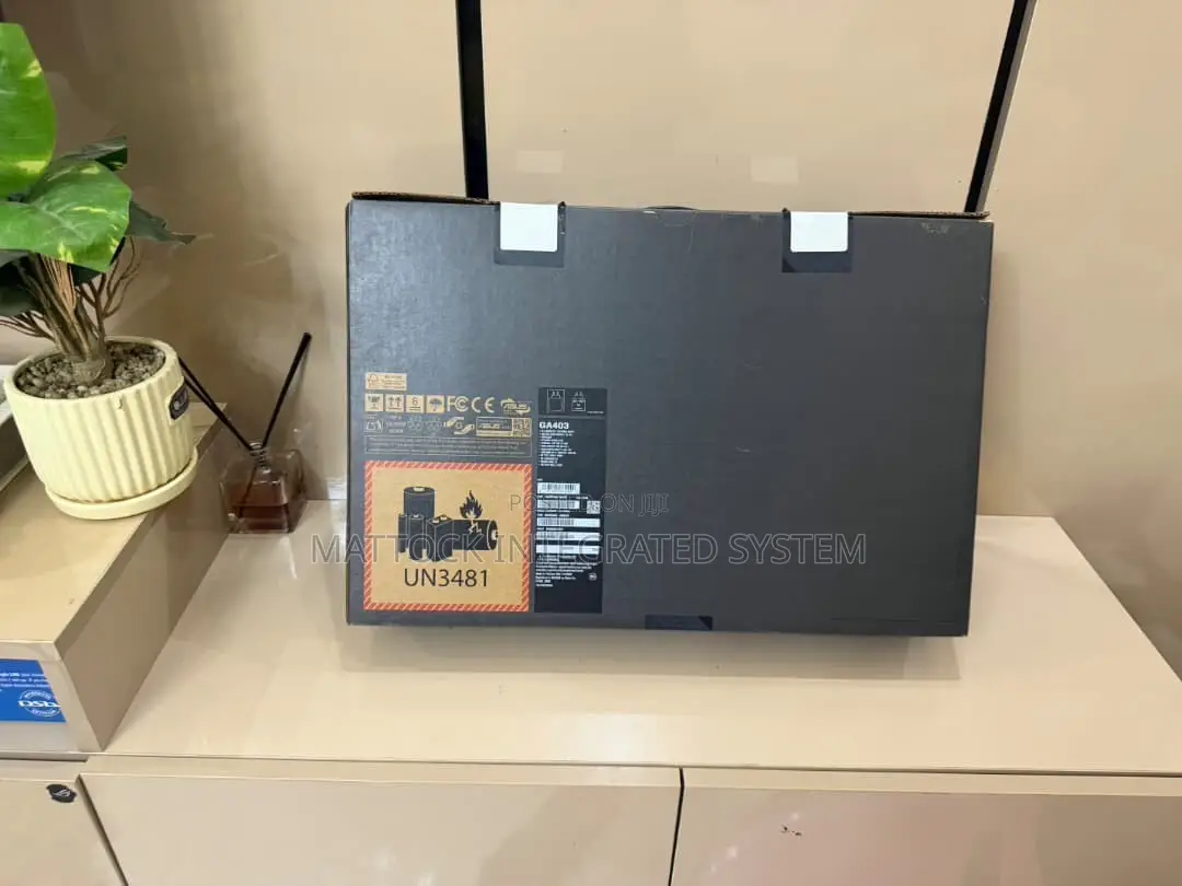 Laptop Asus ROG Zephyrus G14 16GB AMD Ryzen 9 SSD 1T