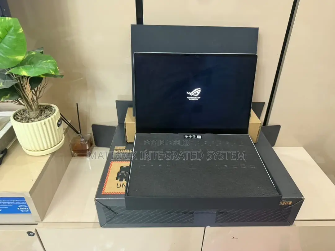 Laptop Asus ROG Zephyrus G14 16GB AMD Ryzen 9 SSD 1T