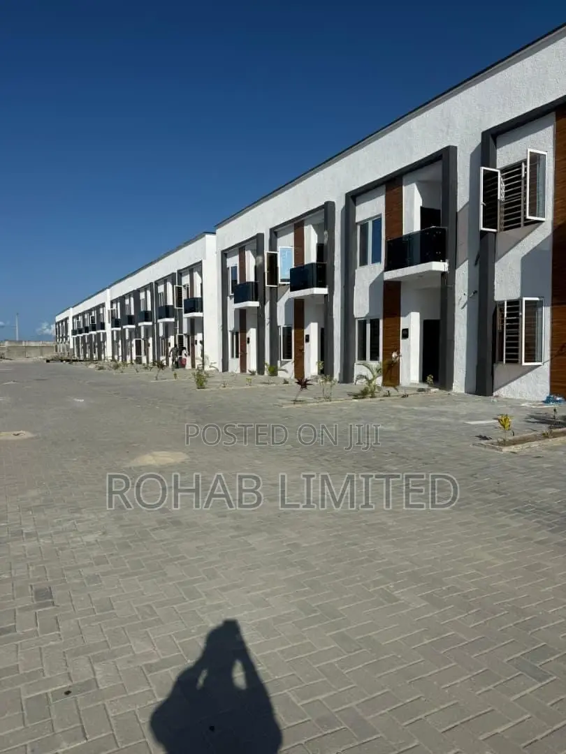 Furnished 3bdrm Duplex in Capital Terrace, Lekki Expressway for sale