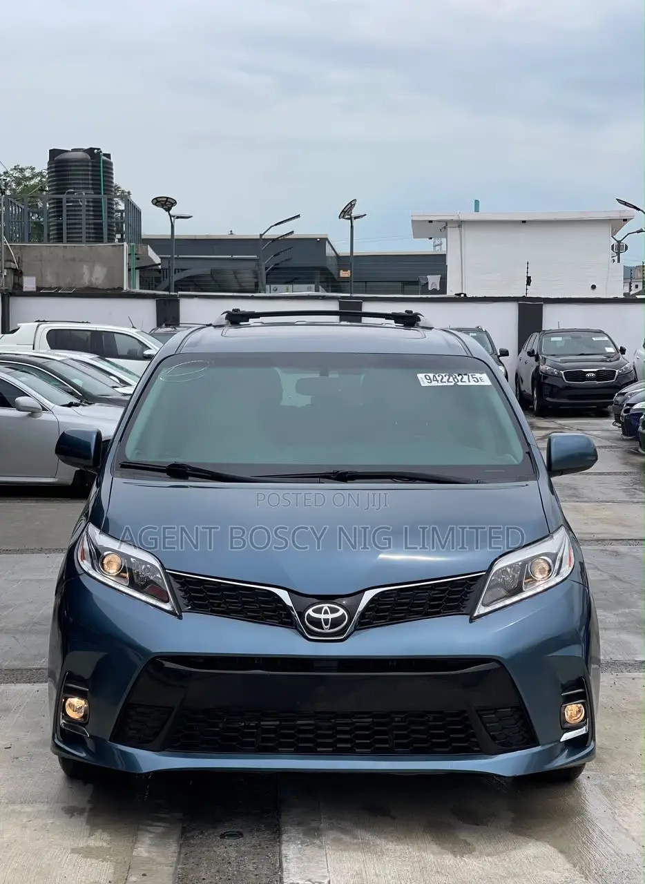 Toyota Sienna XLE Premium 8 Passenger (3.5L 6cyl 8A) 2017 Blue