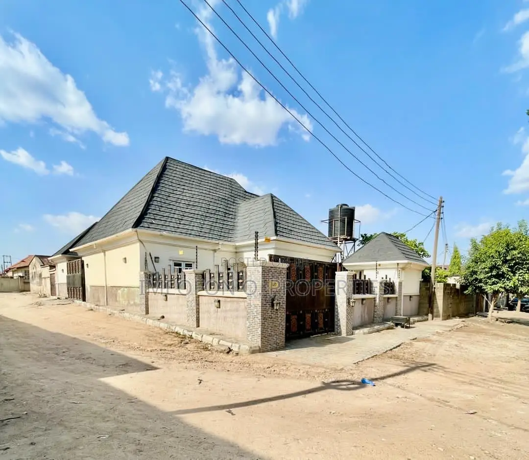 3bdrm Bungalow in Minna for sale